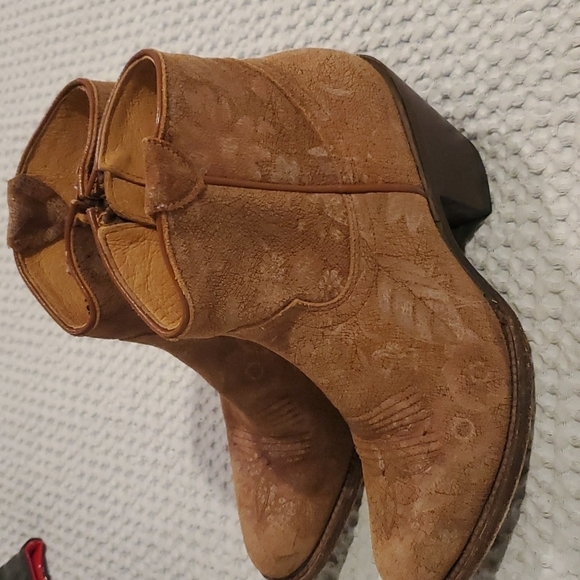 SHYANNE Rustic Booties Size 6 1/2 (#25) - Picture 4 of 5